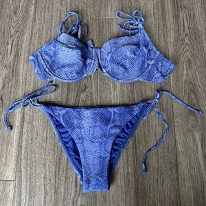 NEW Victoria’s Secret Blue Snakeskin Bikini (Size: L) - missing clasp